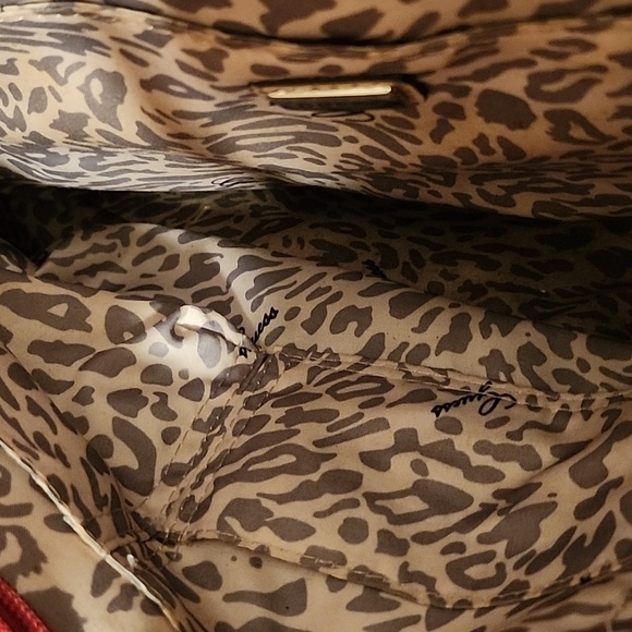 Guess lrg purse - Picture 3 of 3
